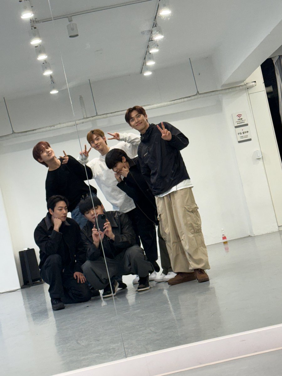 #와이엇 #WYATT Weverse Update

"날씨 추우니깐 따뚯하게🥶"

<a href="/WM_ONOFF/">온앤오프 (ONF)</a> #온앤오프 #ONF