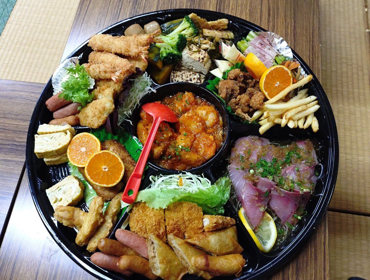 だから佐渡は素晴らしい！と思う瞬間。
終演後に、こんな食事が！！！
海満載！山満載！
愛満載！！
へんみ。