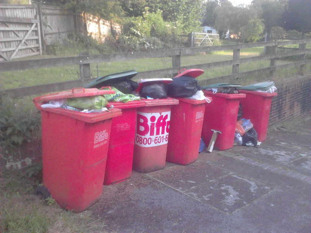 To the fury of many boaters, CRT announced on 9th October 2025 that most toilets and all showers and laundry facilities still in use would close on 3rd November (today). No equality impact assessment being taken, dispite being CRT policy to do one.