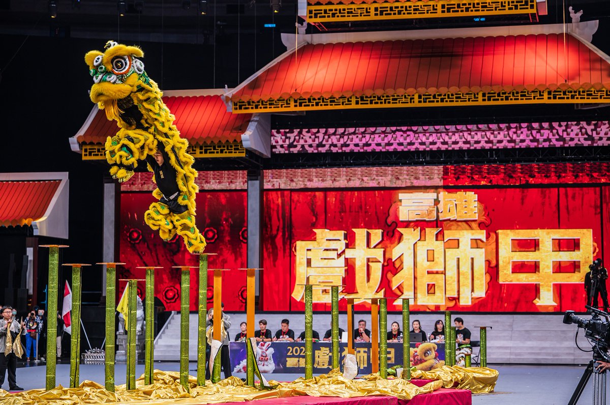 Passionate lion kings battle for dominance and capture your attention!
The most dynamic and thrilling traditional art form: Lion Dance Competition
Masters from various countries showcase their full skills.
See who claims the title of the strongest lion king!