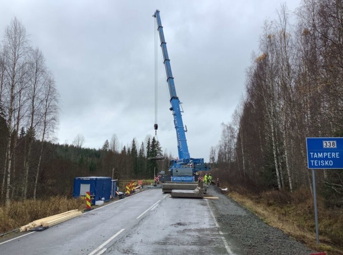 Hyviä uutisia Kaanaasta – Velaatantie (mt 338) on avattu liikenteelle jo pe-iltana 31.10.2025. Liikenne sillan kohdalla kulkee yhdellä, 4,5 metriä leveällä kaistalla. Liikennettä ohjataan liikennevaloilla ja nopeusrajoitus on 30 km/h.
Lue lisää: sttinfo.fi/tiedote/715762…