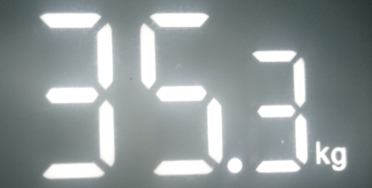 밥 잘 안 먹고..
간식 잘 안 먹고..
패스트푸드 잘 안 먹다보니..

말랑 고양이가 되버린다에요..! :3..♥