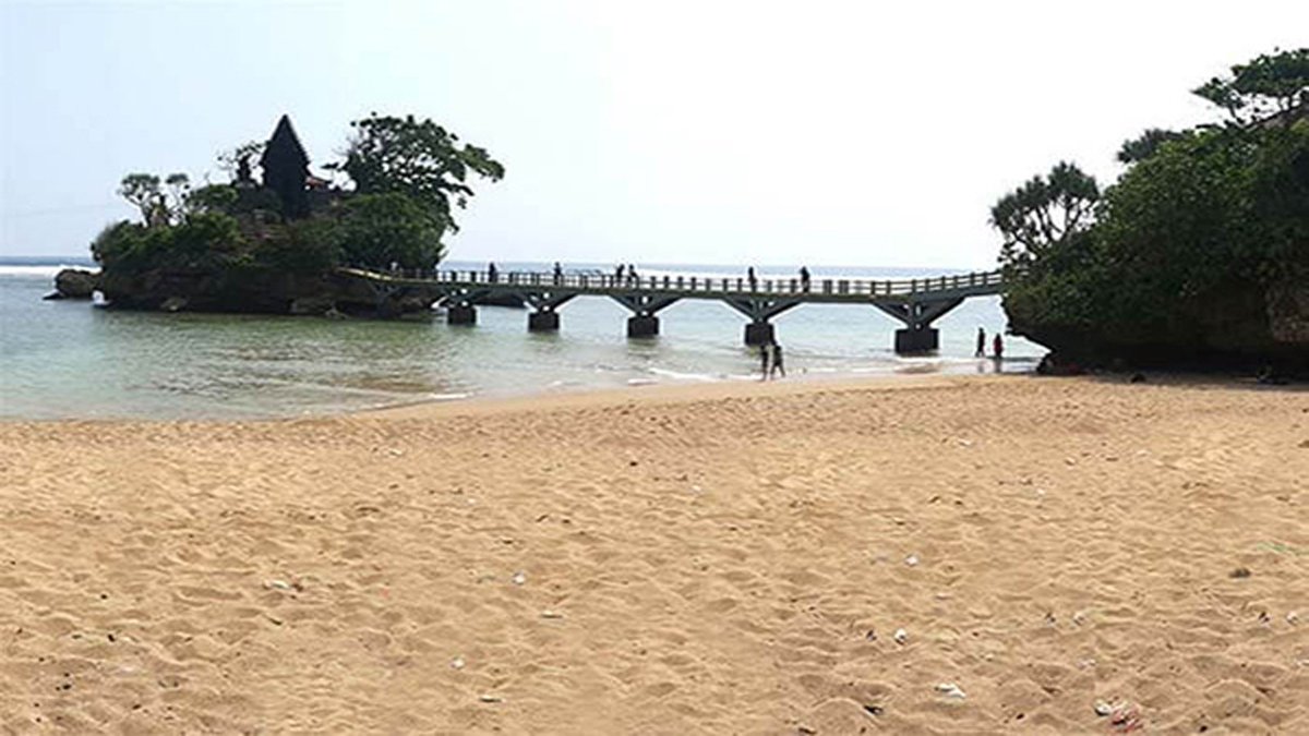 bromo_eastjava's tweet image. bromoeastjava.com/balekambang-be…

Balekambang Beach in Malang is a popular tourist destination in East Java. It&apos;s renowned for its stunning views and its resemblance to Tanah Lot in Bali.
#balekambangbeach #beach #travel #eastjava #malang