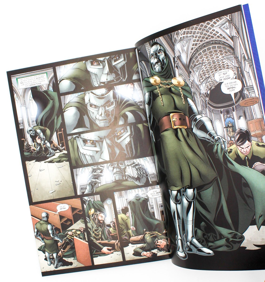 Die ganze Lebensgeschichte des Victor von Doom - als Soft- und Hardcover!
👉 Doctor Doom - Die Legende des Tyrannen
panini.de/shp_deu_de/doc…

Erlebt, wie aus dem Sohn einer Hexe und Heilers ein Magier, Wissenschaftler, finsterer Superschurke und tyrannischer Herrscher wird!