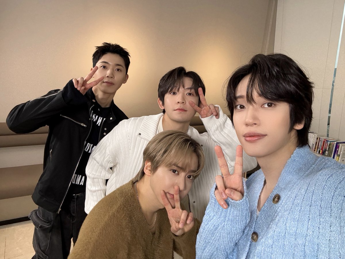 zinci2025's tweet photo. 251102 YT #조동아리 #틴탑 
아침부터 아침까지 ☕🍒🥧
https://t.co/pW0PaRNBQY https://t.co/8aVpT7LLjO