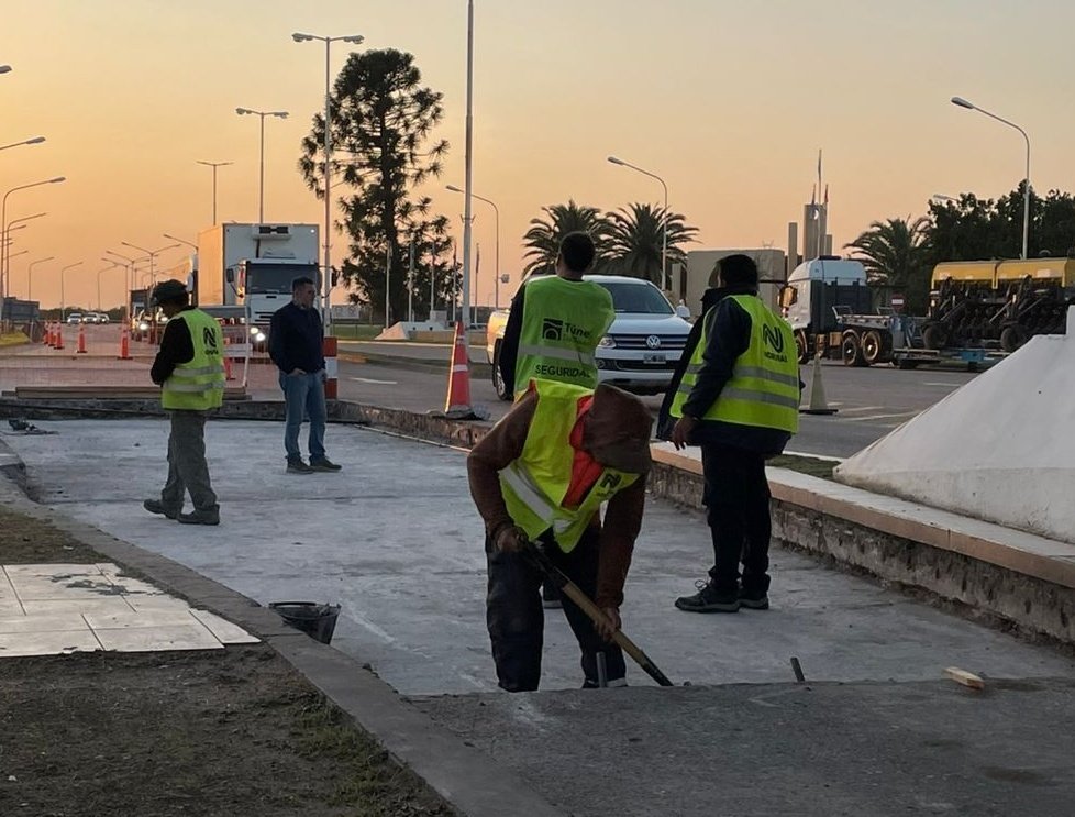Tránsito normal en el #TúnelSubfluvial. 
Recordamos a los usuarios que siguen las obras de bacheo en la cabecera Santa Fe y en la cabecera Paraná. Por lo que se recomienda circular con precaución respetando las indicaciones en esas zonas.