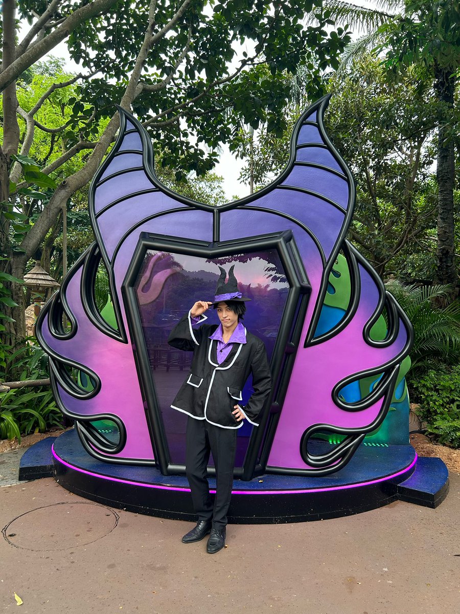 Daichan_avoavo's tweet photo. 内なる😈が大騒ぎしてました
こんな近くでマレフィセント様とお会い出来るなんて、、😭😭
次は😈の仮装でお会いしたい、、😫😫
※2枚目は昨年香港で撮ったものです
#DisneyHalloweenWORLDTOUR
#DaiChaNの世界のディズニーリゾート旅
#DCA_Halloween
#OogieBoogieBash
#OBB2025
#OogieBoogieBash2025 https://t.co/98O3XDEWnp