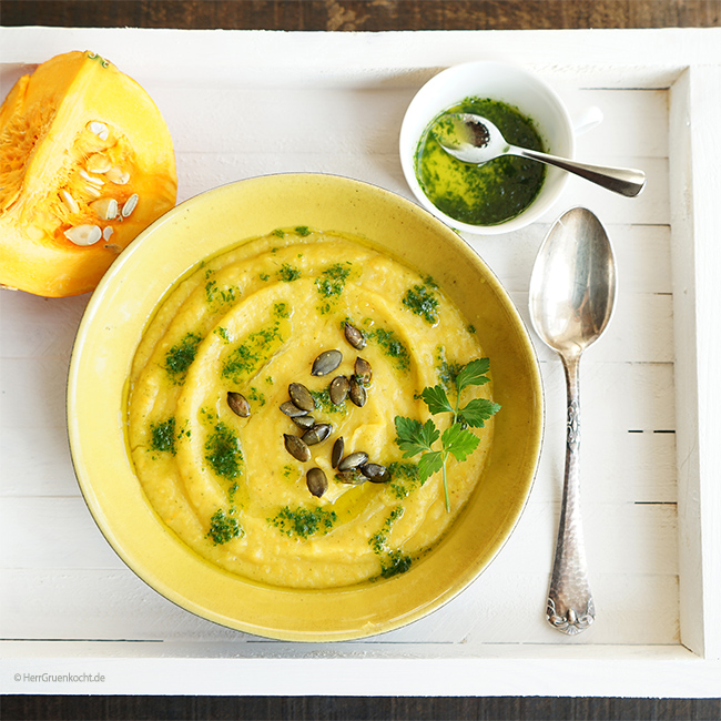 HerrGruenkocht's tweet photo. Kartoffel-Selleriesuppe mit Kürbis, selbst gemachtem Petersilienöl und gerösteten Kürbiskernen
https://t.co/HGU91QAB0w
#Petersilie #Petersilienöl #Suppe #Kartoffel #Kartoffelsuppe #Sellerie #Kürbis #Kürbiskerne #HerrGruenkocht #vegetarisch #vegan https://t.co/LIQck9CzaT