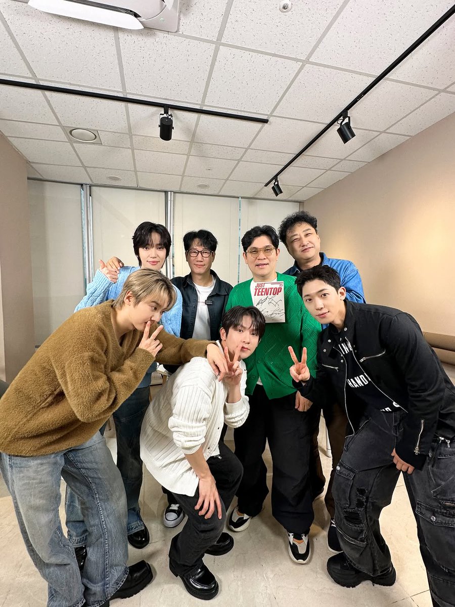 zinci2025's tweet photo. 251102 YT #조동아리 #틴탑 
아침부터 아침까지 ☕🍒🥧
https://t.co/pW0PaRNBQY https://t.co/8aVpT7LLjO