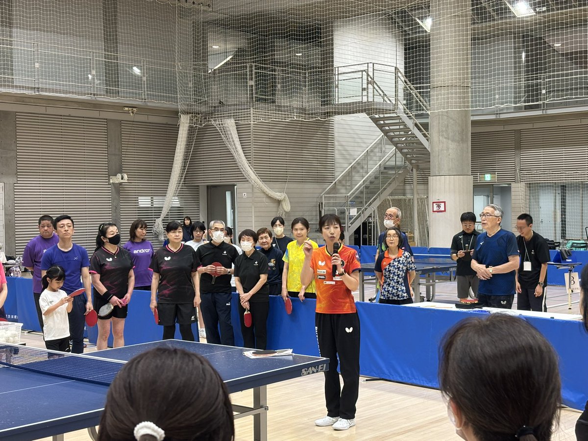 本日は東京体育館杯🏓
昨年まで近藤欽司先生が大会委員長を務められており、今年は藤井コーチが引き継ぐこととなりました。

午前は講習会でダブルスの基礎をお伝えし、
午後には実践的に試合を🔥

親子やご夫婦でのご参加も多く、皆さん交流しながら楽しんでくださっていたのが印象的でした😊✨