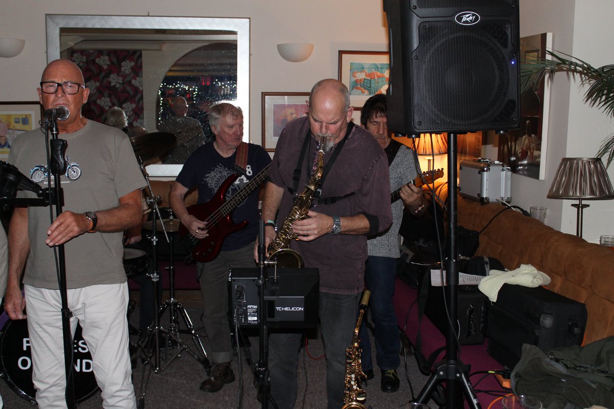 Pieces in November 2015

The Beaufort Arms, Crickhowell

#Crickhowell
#Music #photooftheday #rhythmandblues #60s #BirthtoReunionandBeyond

<a href="/JWPReardon/">John</a>
<a href="/vixmix144/">Victor Johnson</a>