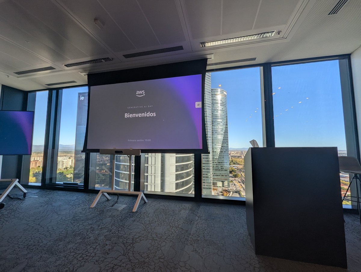 Hoy en el evento de "AWS Generative Al Day" en la planta 11 de la Torre Foster