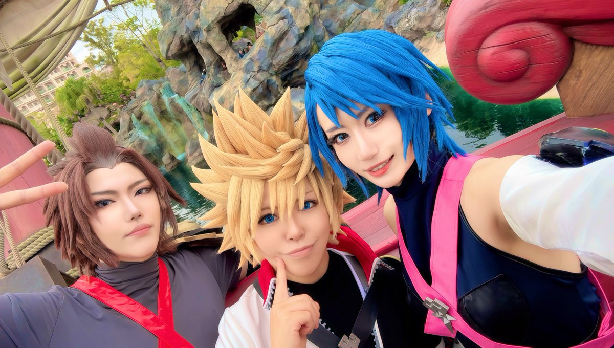 わたし本当に二人のテラとヴェンが大好きで。誕生日当日に行こうよって言ってくれたときすごい嬉しくて😭愛がすごくて衣装も造形も手を抜くということを知らない二人だから刺激もらえるし、ゲラゲラワッハハできるし、あんだけ騒いでたのに夜はみんなスンッ..て寝に入るしで本当好き♡
#Dハロ仮装2025