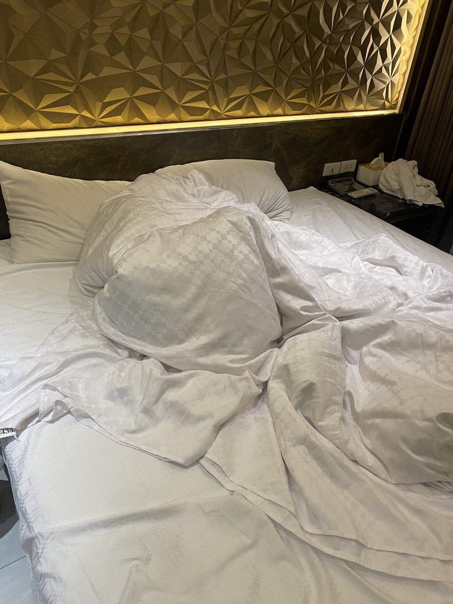 提早下班急了一個抱抱睡？！🤨