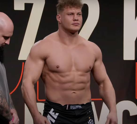 Jak to się mówi gdzie dwóch się bije trzeci korzysta. ❌KSW❌
Fame-Octagon mają dobre relacje. 
Pożyczyli kiedyś Muradova.
Teraz Materla Fame-Octagon
Pudzian może upiec dwie pieczenie na jednym ogniu, styczeń fame kwiecień octagon.
Zobaczyłbym jeszcze Labrygasa w Octagonie.