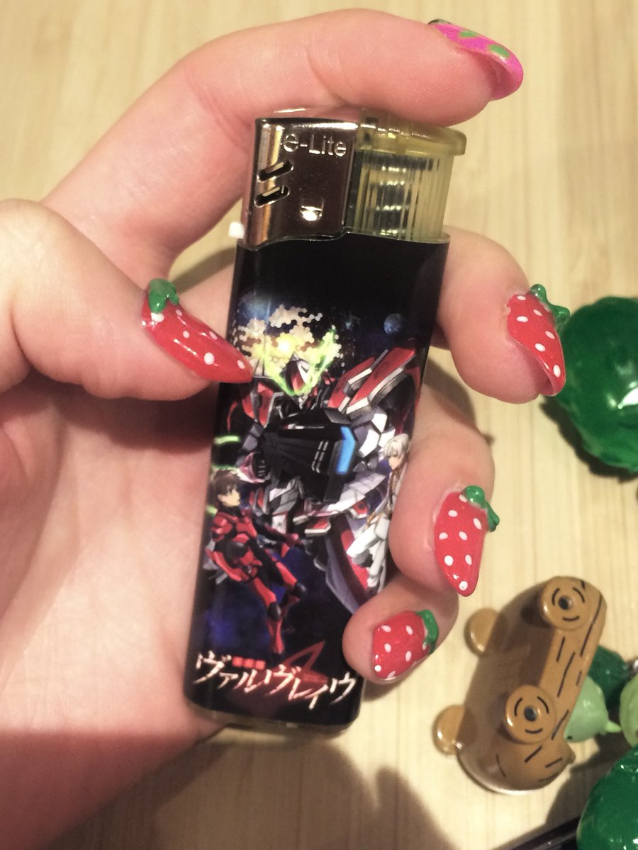 라이터 커여워서 하나 훔쳐왔어요
그런 김에 네일 자랑샷💅