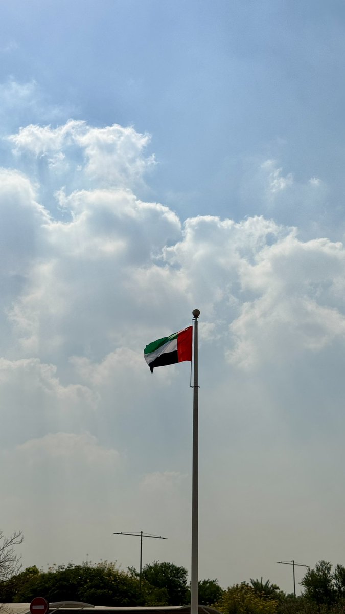 al06m's tweet photo. باعلم وانته وريث السحايب
ما خفقت إلا على خير ديره
انهضوك اهل العتاق النجايب
واحفظوك مواكبين المسيره https://t.co/Fa3Wj2v1AE