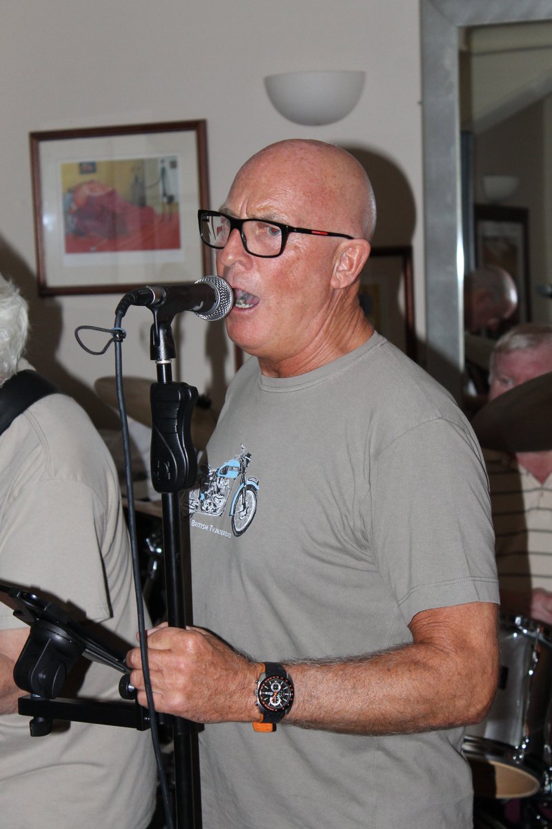 Pieces in November 2015

The Beaufort Arms, Crickhowell

#Crickhowell
#Music #photooftheday #rhythmandblues #60s #BirthtoReunionandBeyond

<a href="/JWPReardon/">John</a>
<a href="/vixmix144/">Victor Johnson</a>