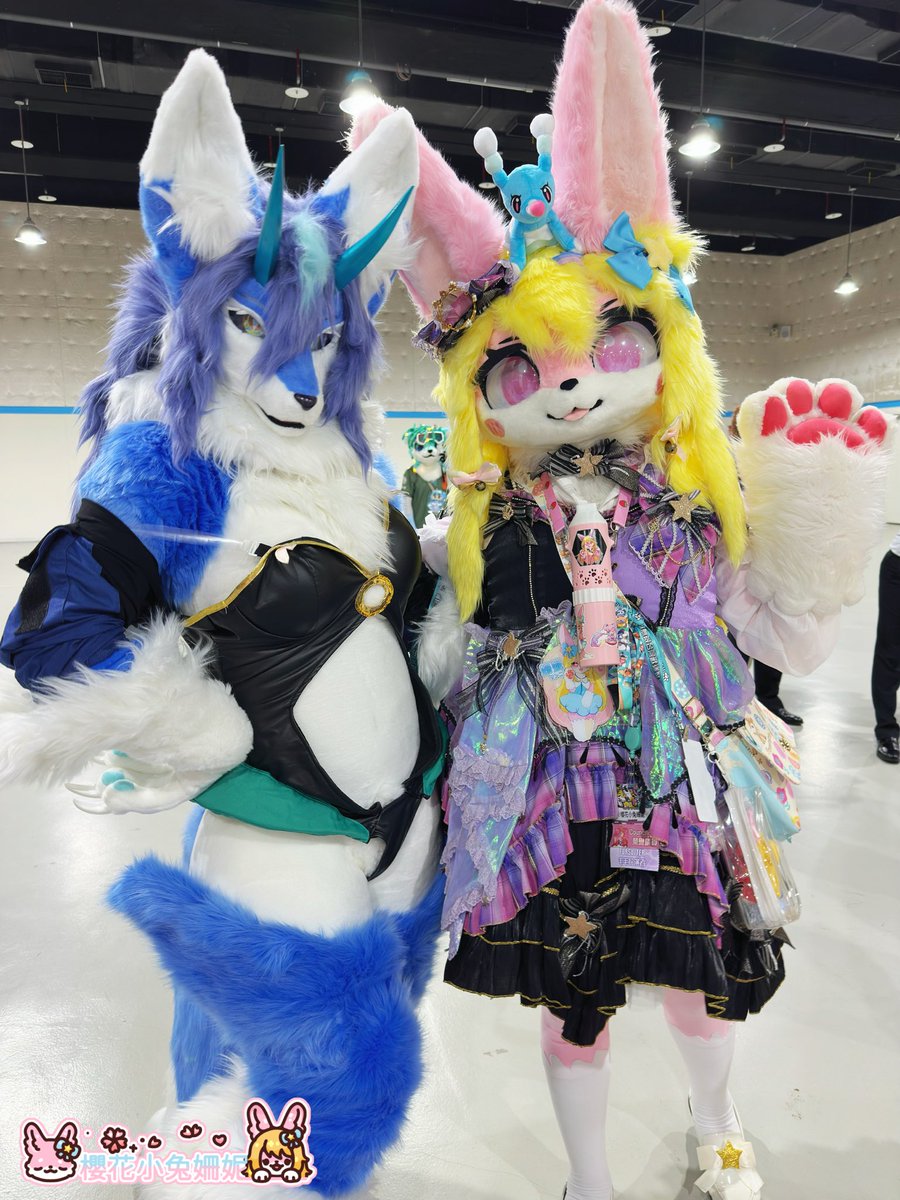 今年獸無限結束了

謝謝有來看姍妮的朋友們

雖然很開心的

但是內心還是有些傷心難過

有些說不出來的失落感🥲

也謝謝熱心幫姍妮拍攝人

每一張都是紀念非凡😭😭

我好愛我的<a href="/StrayCatArtHK/">碧</a> 和<a href="/Kurara_MK2/">クハ</a> 

希望明年來有機會在一起玩🥺

#獸無限 #Infurnity2025