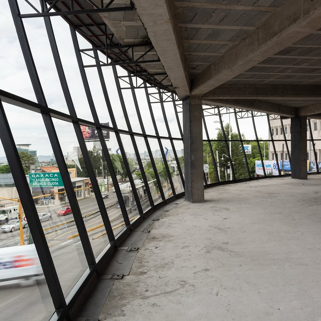 Artful_Explorer's tweet image. Throwback to one of the most iconic structural sculptures.

The “Love Pillar” (2020) in Puebla, Mexico, stood 11.5 meters tall—supporting both architecture and meaning.
@kaiart

#LovePillar #KaiArt #ArchitecturalSculpture #FunctionalArt #PueblaMexico #ContemporaryArt