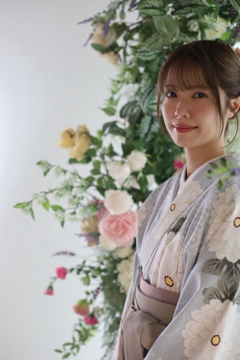 Odaeristmas's tweet photo. アットヨコハマさんで
すごーく素敵な袴で横浜探検👘

袴自分で選んだけど
いつも何でも水色みたいな色選ぶから
今回は緑とか赤とか選んじゃうぞ！って
思ってたのに結局水色！好きなんだな！🩵

お見合い写真みたいな写真も…📷👴
もしもの時は使いますね！！！

ぜひ読んでくださーーーい！！！！！ https://t.co/NCqlE0eCoi