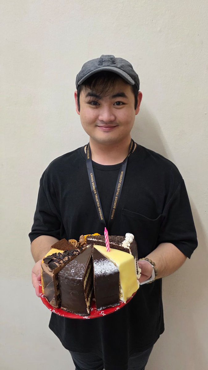 Declarators_'s tweet image. Happy Birthday to Norman from Declarators KLIA Malaysia! 🎂✨

Thank you so much for working on your birthday!

#DeclaratorsSdnBHD #Declarators #Logistics #DeclaratorsCulture #BirthdayCelebration