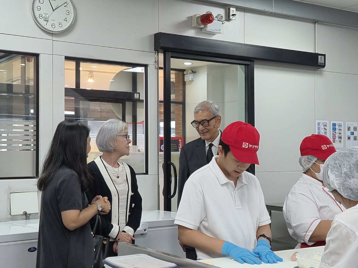 APCDAsiaPacific's tweet image. 3 พ.ย. 2568:APCD ต้อนรับมาดามซูซานน์ รินาวาตี อับดุลลาห์ และตวนเปงกีราน ซัลเลห์ อับ ราฮามาน เปงกีราน ดามิต บิดามารดาของเจ้าหญิงซาราห์ แห่งบรูไน โดย ดร.เตช บุนนาค คุณพิรุณ ลายสมิต และพนักงานคนพิการและไม่พิการ ให้การต้อนรับ🤝♿🌏 #APCD #คนพิการ #บรูไน 🇹🇭🇧🇳