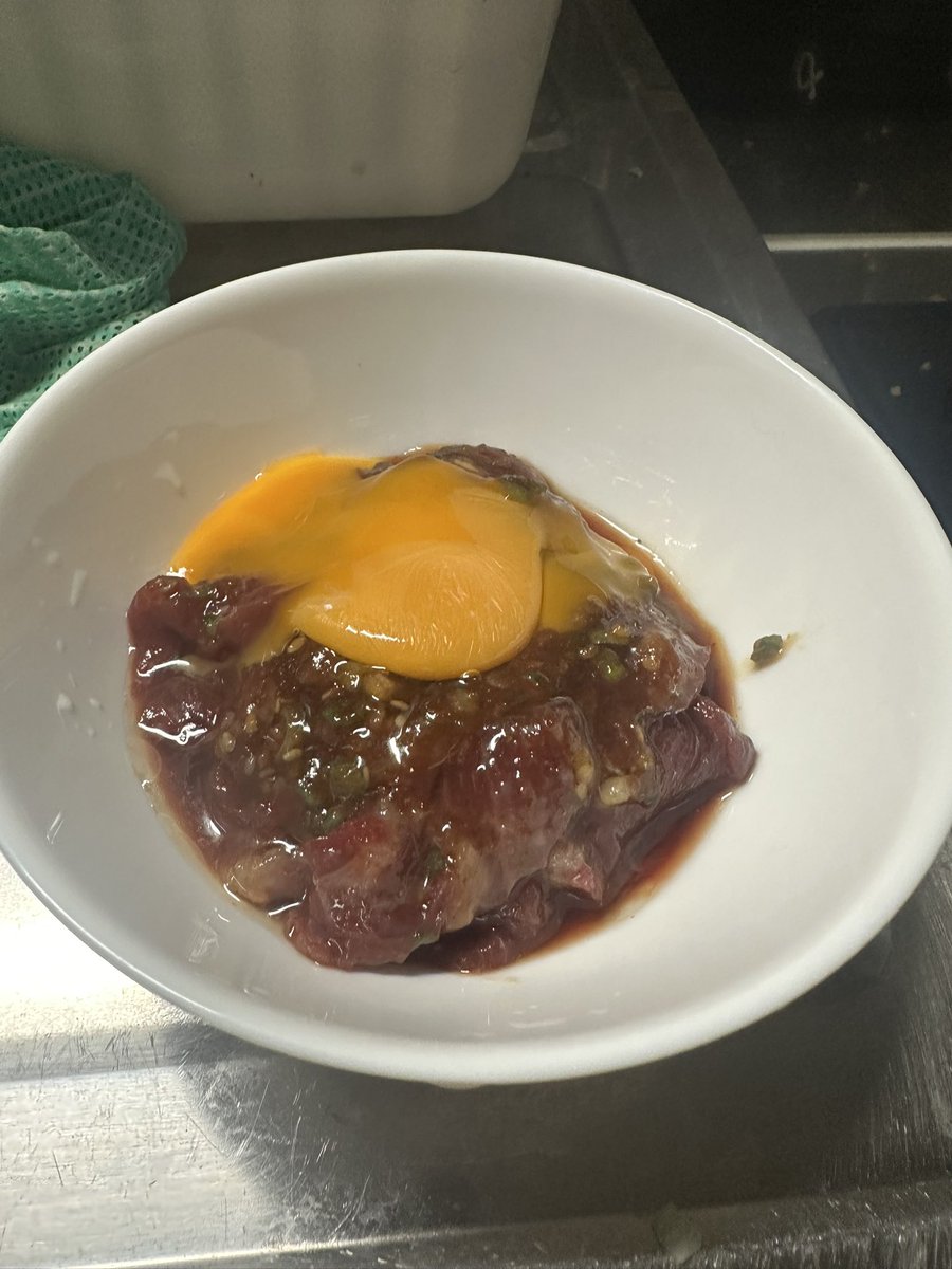 ユッケになります。 ｾﾞｯﾄ🐼☁️ on X