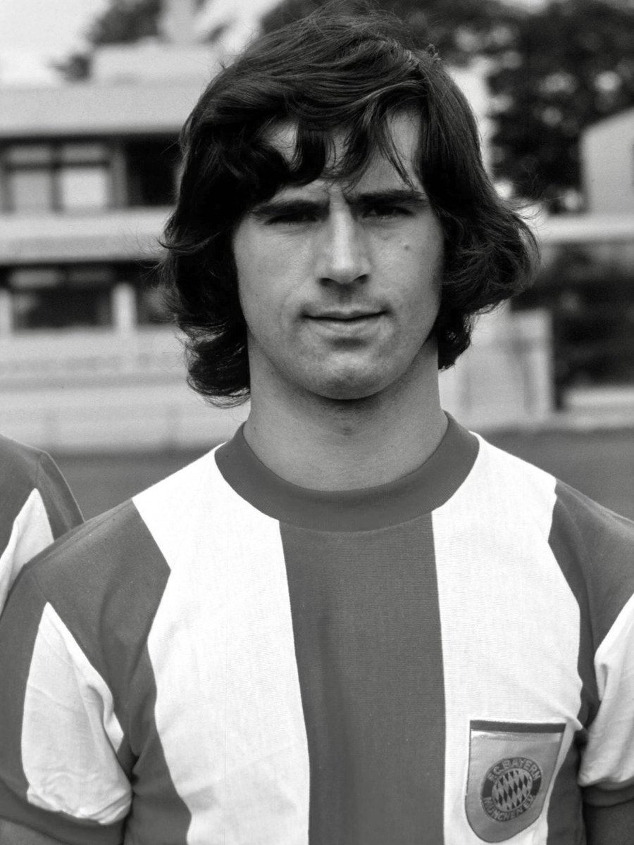 FCBayern's tweet photo. Im Gedenken an eine Legende: Gerd Müller wäre heute 80 geworden – Ruhe weiterhin in Frieden, lieber Gerd! 🙏🕊️ https://t.co/CLaWhZg2By