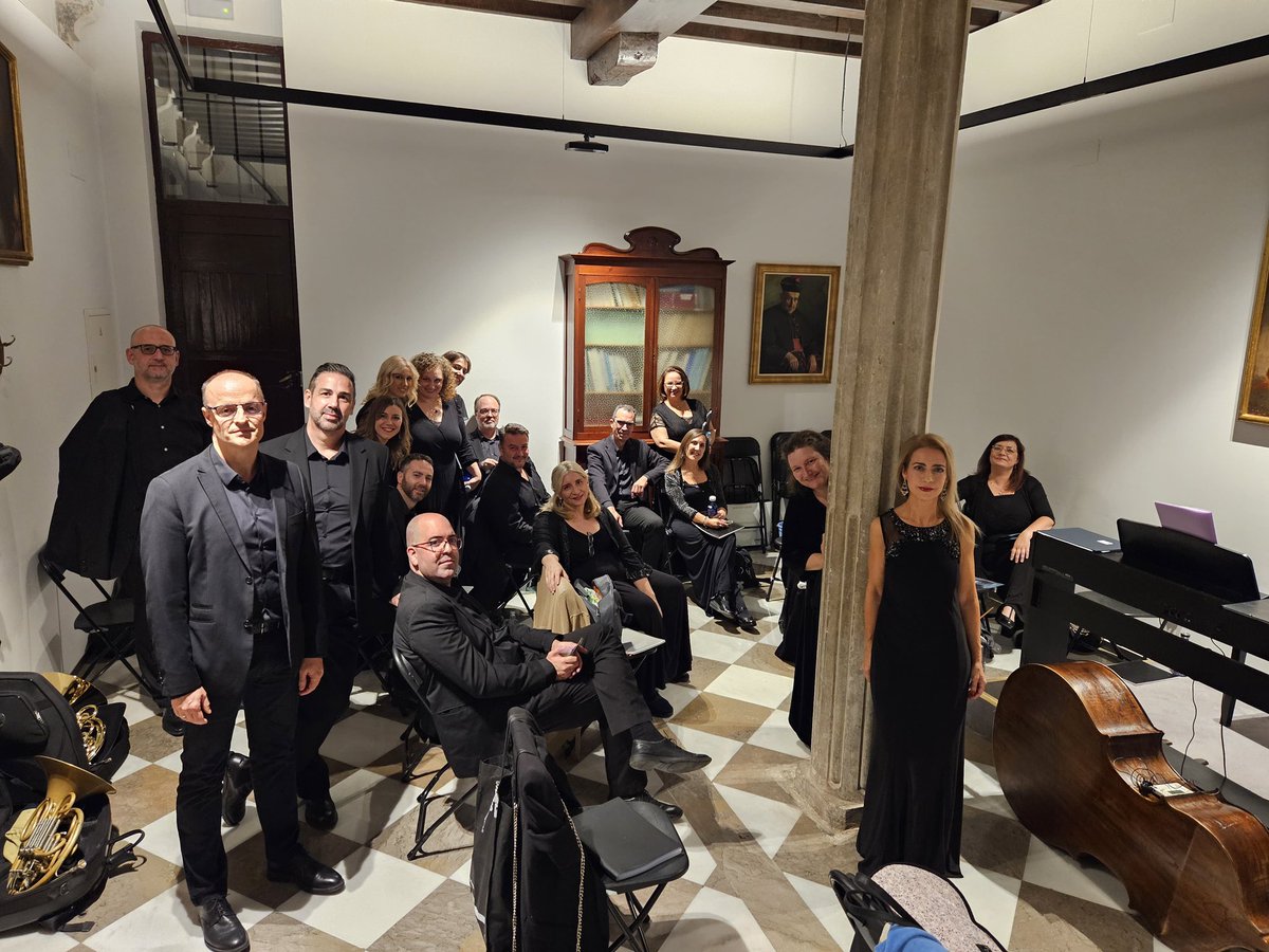 coroTLVictoria's tweet photo. Recuerdos del emotivo concierto en el XVI Ciclo de Música y Tiempo Litúrgico de la Catedral de Granada. Requiem de Fauré con la @MalagaCamerata y bajo la dirección de @santiagojoterov. https://t.co/R8g8A01tNW