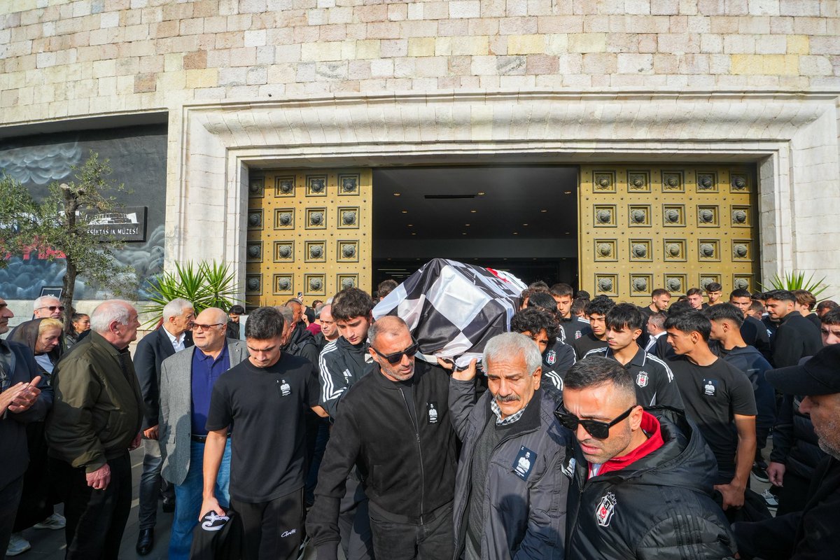 Merhum Hikmet Çapanoğlu İçin BJK Fulya Hakkı Yeten Tesisleri’nde ve Tüpraş Stadyumu’nda Tören Düzenlendi

🔗 bjk.com.tr/tr/haber/92804