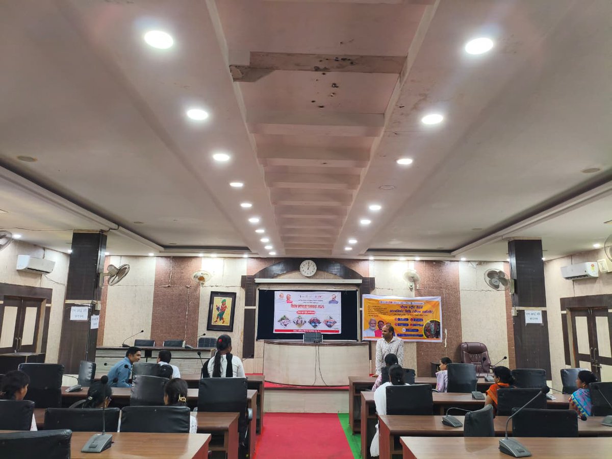 smartraigarh's tweet photo. रजत जयंती एवं विशेष स्वच्छता पखवाड़ा 2025 (स्वच्छता फूड स्ट्रीट कार्यशाला)
#VisheshSwachhataPakhwada2025
#cgrajatjayanti2025 
#Swachhotsav
#SwachhBharat
#SwachhBharatHaritBharat
#संवर_रहा_छत्तीसगढ़
#SwachhChhattisgarh
#SwabhavSwachhata #SanskarSwachhata #CMOChhattisgarh #arunsao https://t.co/tfCiByBEeD