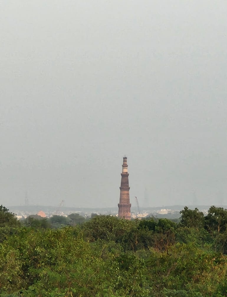 Tere_do_nainaaa's tweet image. सुना है रात भर बरसा है बादल
मगर वो शहर जो प्यासा रहा है

वो कोई दोस्त था अच्छे दिनों का
जो पिछली रात से याद आ रहा है

किसे ढूँढोगे इन गलियों में 'नासिर'
चलो अब घर चलें दिन जा रहा है

~नासिर काज़मी साहब 🌻

#Shair #Gazal 
#सफर_ए_ज़िंदगी 🌷✨🪽