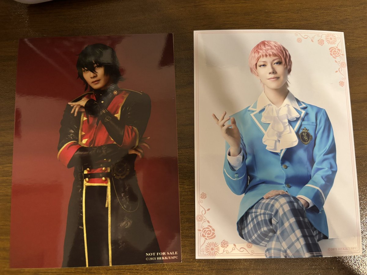 valk0007's tweet photo. 【交換】　あんステ　劇場通販特典　ランダムブロマイド　
求　下記スタンプ付写真（一枚目）　
譲　みか　宗
11/5 夕方、11/22 夕方、11/23会場手渡し希望です  気軽にお声掛けください https://t.co/apLazx0GBd