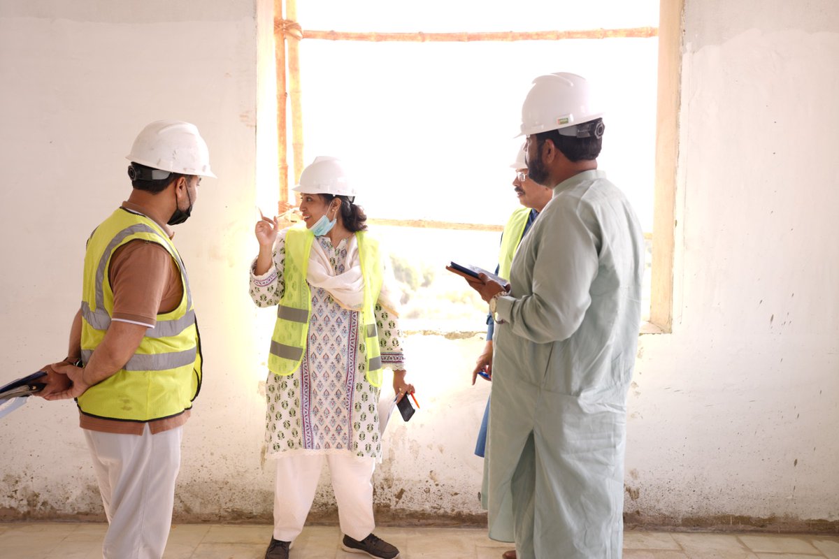 RSU_SELD's tweet photo. World Bank Social Development Consultant Ms. Mehrunisa Malik visited SELECT school sites in District Thatta to pilot the Contractor E&amp;S Performance Scorecard. The visit reviewed E&amp;S compliance, safety, and community engagement with local communities expressing #WorldBank #SELD https://t.co/DZHIftTC9L
