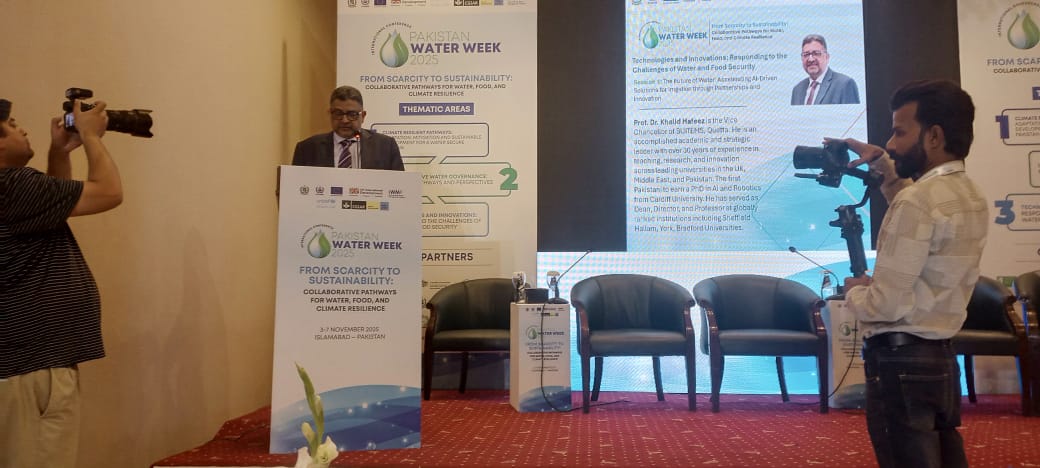buitemslive's tweet photo. Prof. Dr. Khalid Hafeez (VC BUITEMS) delivered a keynote on “The Future of Water: Accelerating AI-Driven Solutions for Irrigation through Partnerships & Innovation” at Pakistan Water Week 2025, organized by IWMI in Islamabad.
#BUITEMS #PakistanWaterWeek #AI #Sustainability #IWMI https://t.co/JgFCqQw0aw