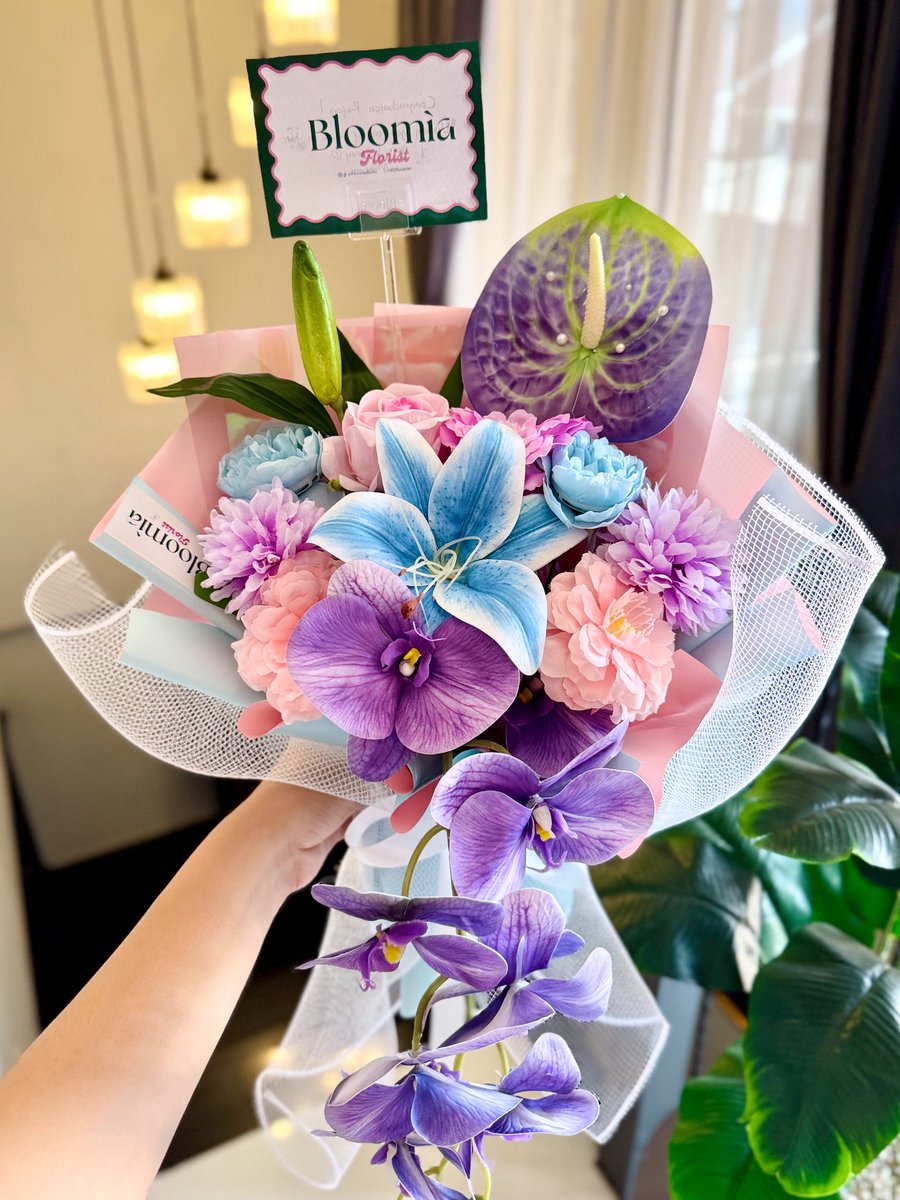 Lily &amp; Anthurium cantik ini cuma 155k 🥰

—
Yuk, pilih bouquet favorite mu untuk setiap momen spesial, mulai dari wisuda, anniversary, hari ibu, valentine dll 💐
 Untuk kontak order: 📞 Whatsapp (0851-2131-0248) or DM Fast Response #zonauang