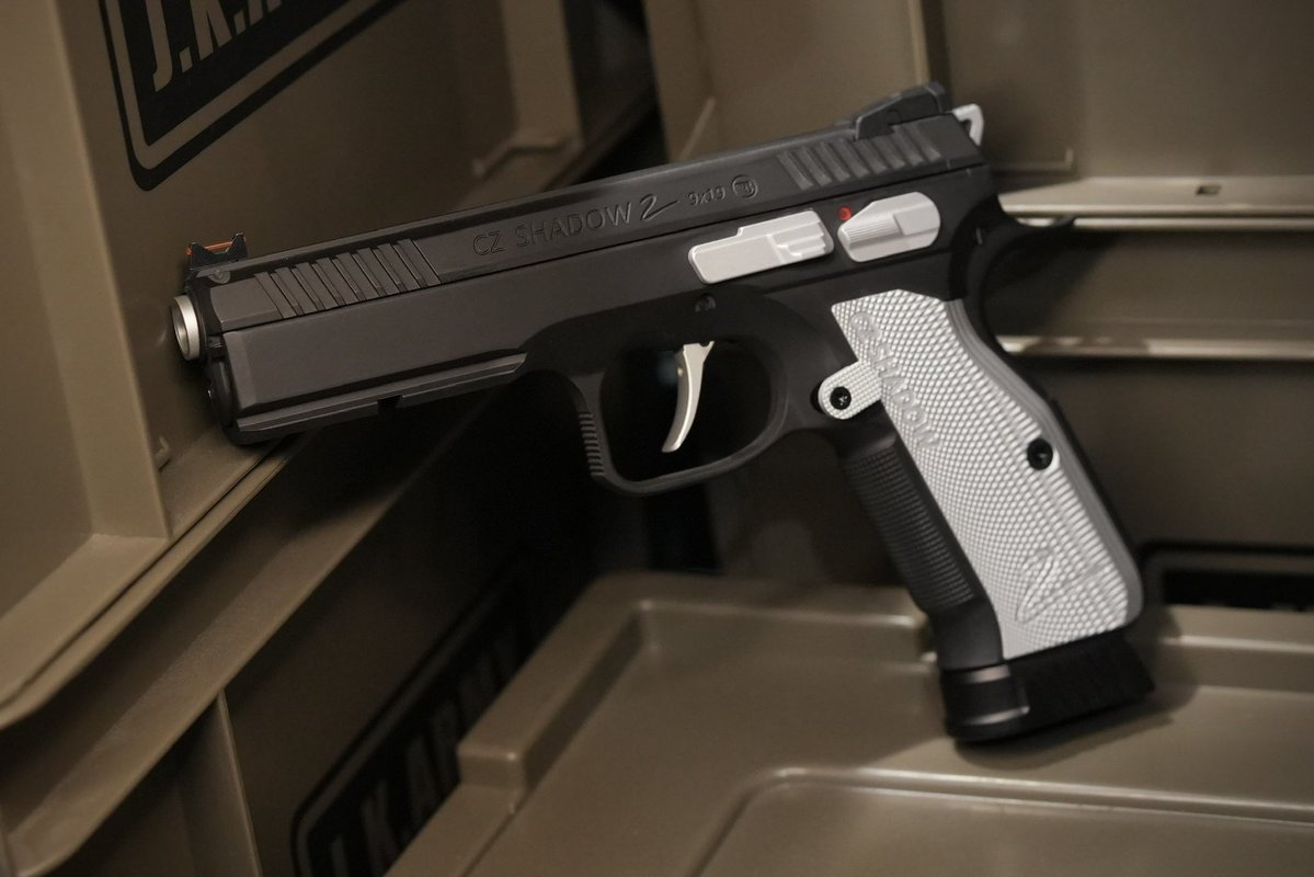 jkarmy_int's tweet image. CL Project precise Setup
ASG KJ Shadow2 CUSTOM GBBP 

With H-190 Cerekote with silver grip panels 

A best option for Competitive shooting ! 

#clpd #clproject #shadow2 #kj