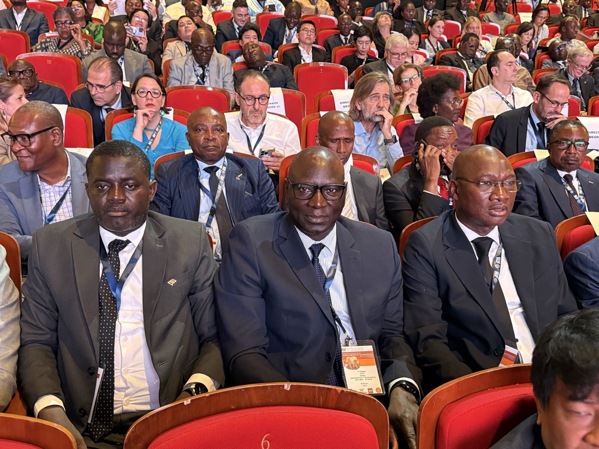 diegane_diouf's tweet image. @univsinesaloum participe à la cérémonie d’ouverture de l’édition 2025 de l’Assemblée générale et la Semaine mondiale de la Francophonie scientifique #SMFS de @auf_org, présidée par son Excellence @PR_Diomaye @PR_Senegal en présence du @mesrsenegal @PrdaoudaN