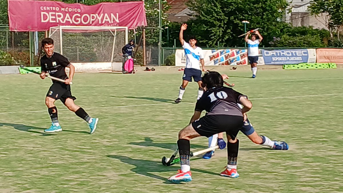 ferrocarriloest's tweet image. #HockeyMasculino 🏑
25° Fecha
1° "C" Zona "2"
#Ferro "B" 2 (Esteban Arroqui x 2) - #GEBA "C" 1
Sigamos y alentemos a todos los equipos Verdolagas
Ferro es uno sólo 💚🤍