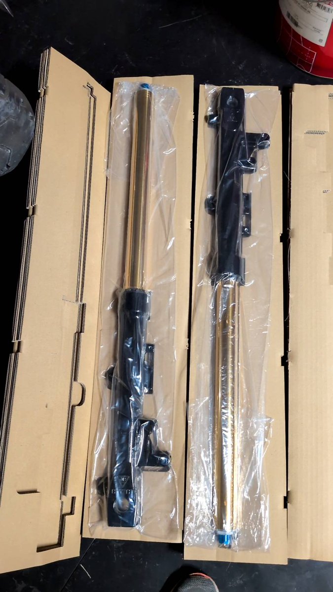 3連勤仕事終わった😅明日も仕事（泣）ハズレ引きまくって💦とんでも無かった(#･∀･)ビトーの発注の連絡したらもう有った（笑）テンション上がった💓ヨシ‼️明日もニンジャの為に仕事頑張ろう♬
#gpz900r
#BITO