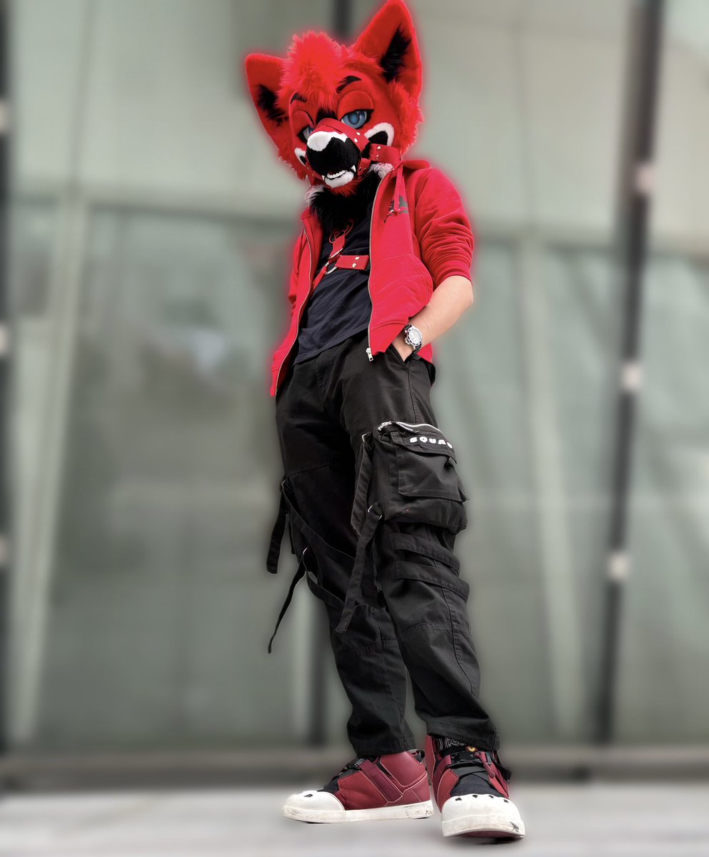 I think im in love with this outfit 

#furry #fursuit