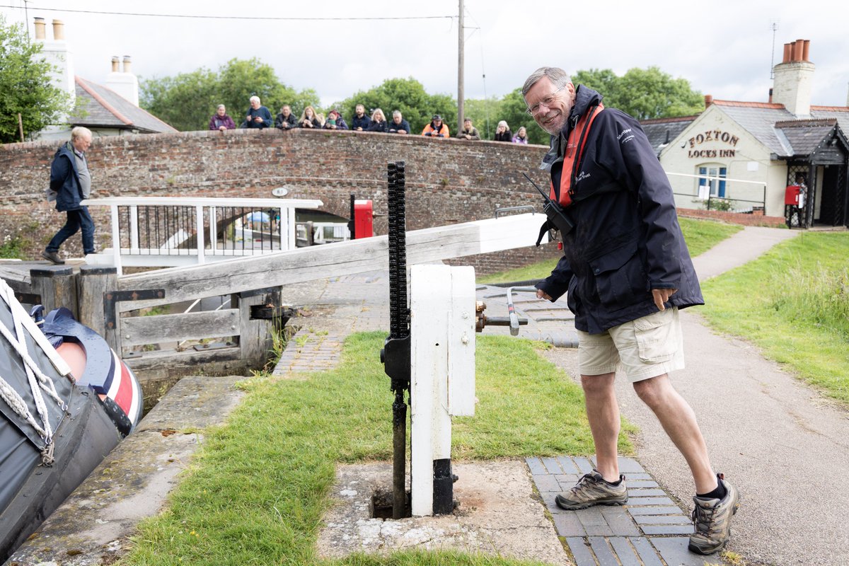A Monday morning shout-out to our incredible Volunteer Lock Keepers, who have been doing a great job helping boaters get to where they need to be ahead of winter. 

Well done team 👏