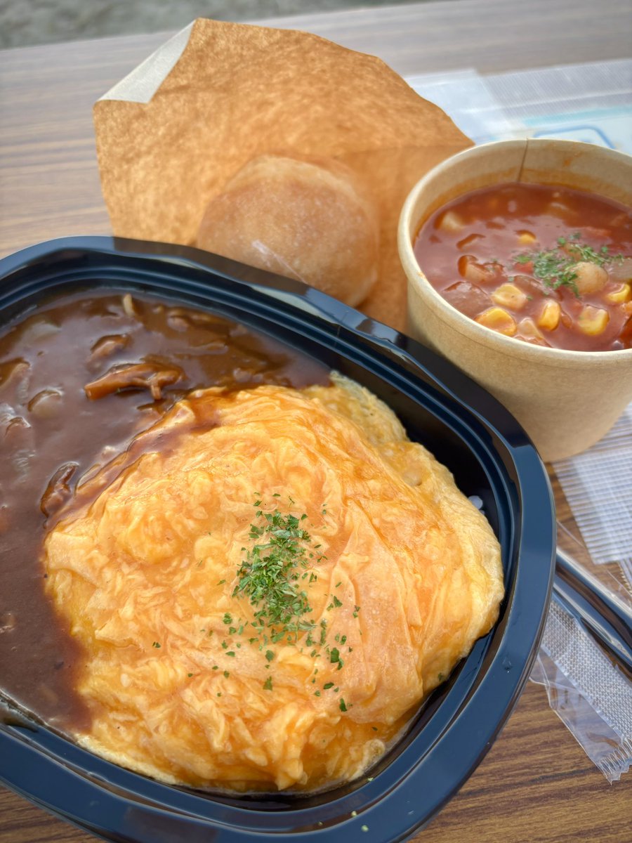 綺麗でした✨寒かったけど🥶
食堂さくらさんのオムハヤシとミネストローネいただいてきました😋とっても美味しかったです💕ごちそうさまでした！