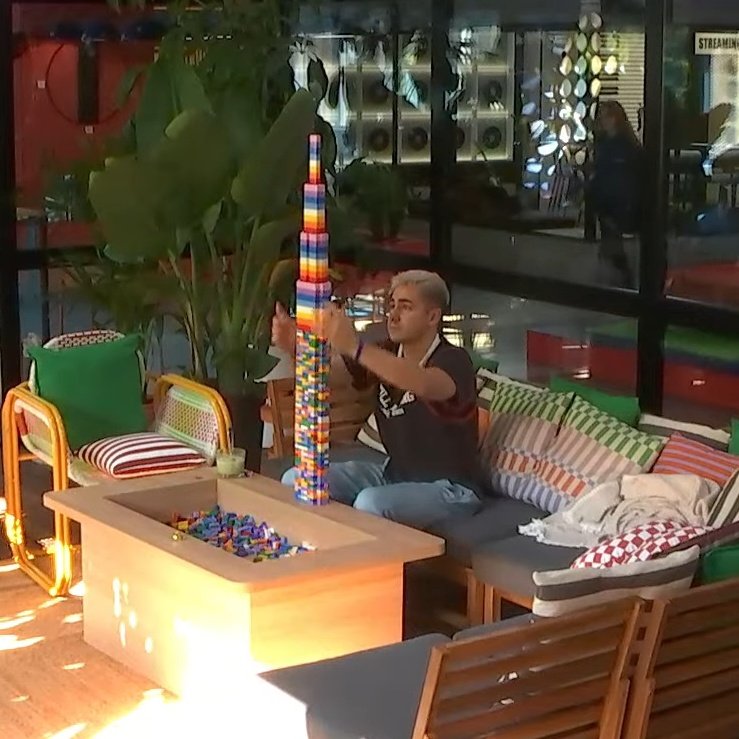todasuhistoria's tweet photo. Guille volviendo hacer Legos 🥹 como se nota que está mucho mejor, adoro 
#OTDirecto3N https://t.co/O7ZXUnX2jb