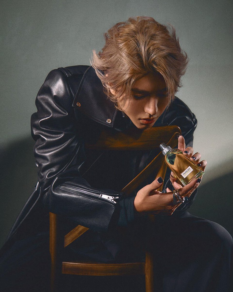 zwei_Nathalia's tweet image. Plastic Angel 🖤

Going beyond conventions.
#KUN #Mugler #KUNxMugler
@Mugler @kun_officialx