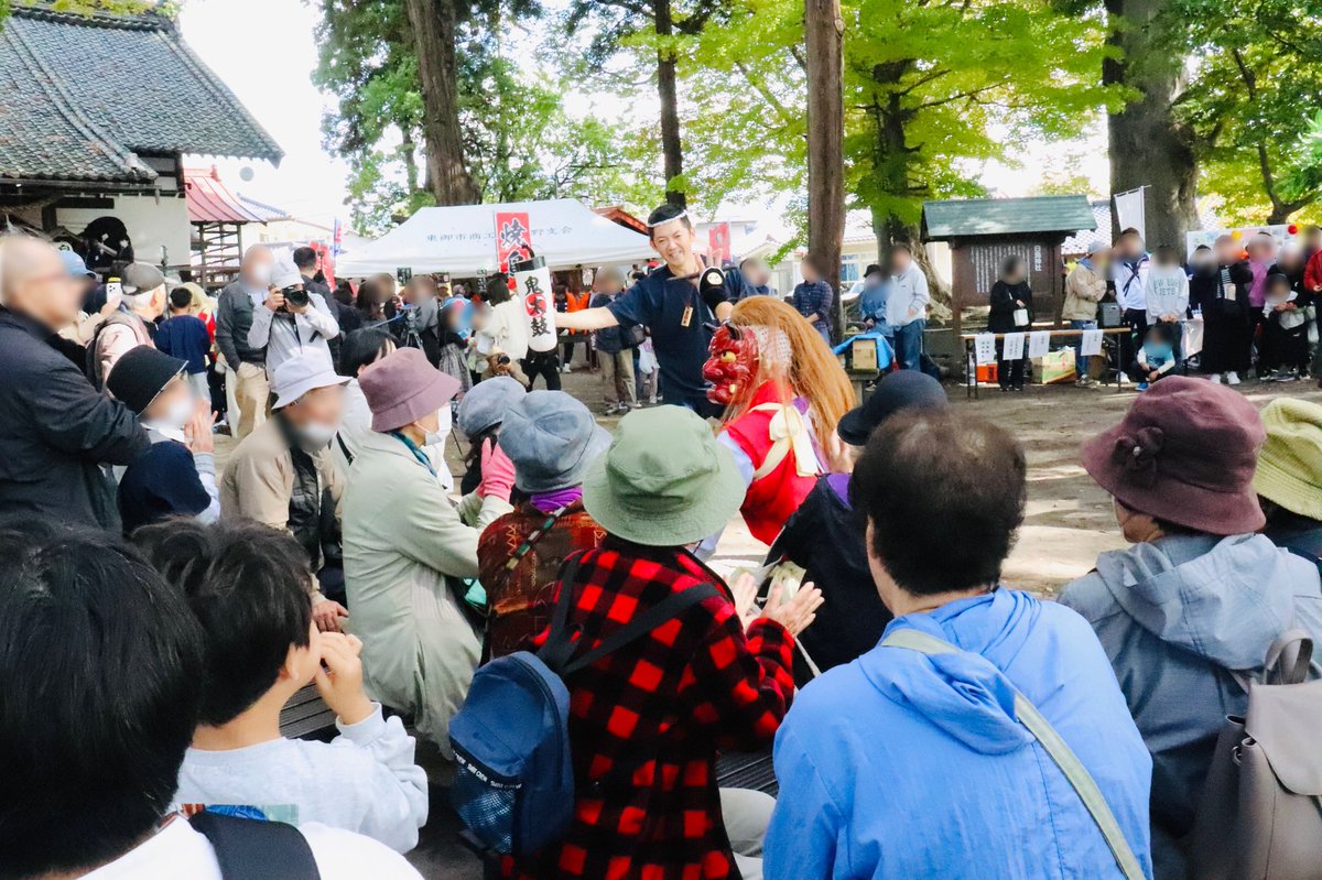 essa_sadooni's tweet image. 海野宿開宿400周年を記念して行われたふれあい祭り。#白鳥神社 で鬼太鼓を奉納しました。佐渡金山の金塊つかみチャレンジは大行列！
メス鬼「白鳥神社で御朱印もらい忘れた…」と帰ってから気づきました…また来ます！
#海野宿ふれあい祭り #海野宿ふれあいセンター #ときの譜