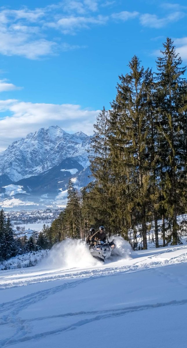 "Zivildienst zwischen Büro und Berg. Raphael Hohl absolviert seinen Zivildienst im Nationalpark Gesäuse. Offiziell angestellt in der Kommunikationsabteilung, heißt es für ihn doch oft: ab ins Gelände."
Alpinausbildung bieten wir auch an; nicht nur im Gesäuse 😉 <a href="/kleinezeitung/">Kleine Zeitung</a>