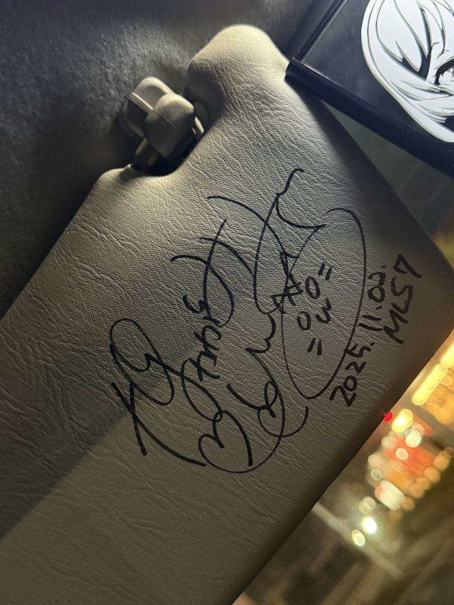 hayatan_gs's tweet image. MOTOR LIVE STOCK7にて
Pastel*Palette大和麻弥役中上育実さんから
バイザーへサインを頂いてしまいました…

会員証にもサインして貰っちゃって…

その他にも一緒のステージで歌わせて頂いたり
と色々貴重な体験をありがとうございました

 #MLS7