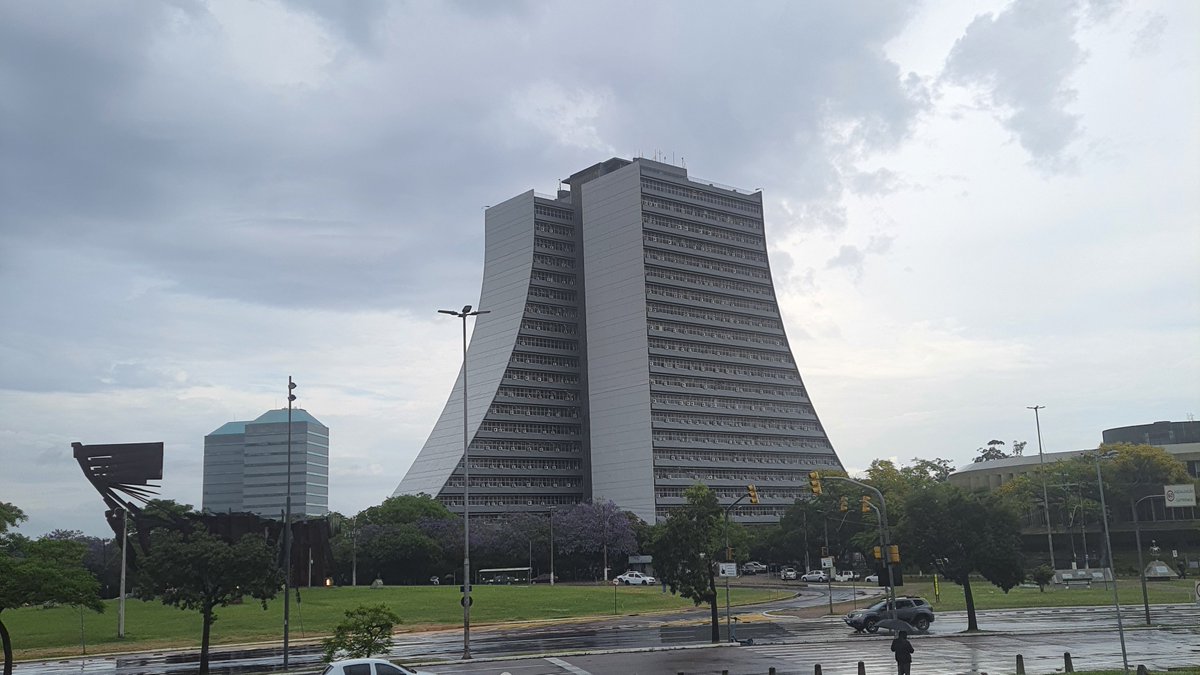 Bom começo de semana pessoal. 

Em meu novo local de trabalho.